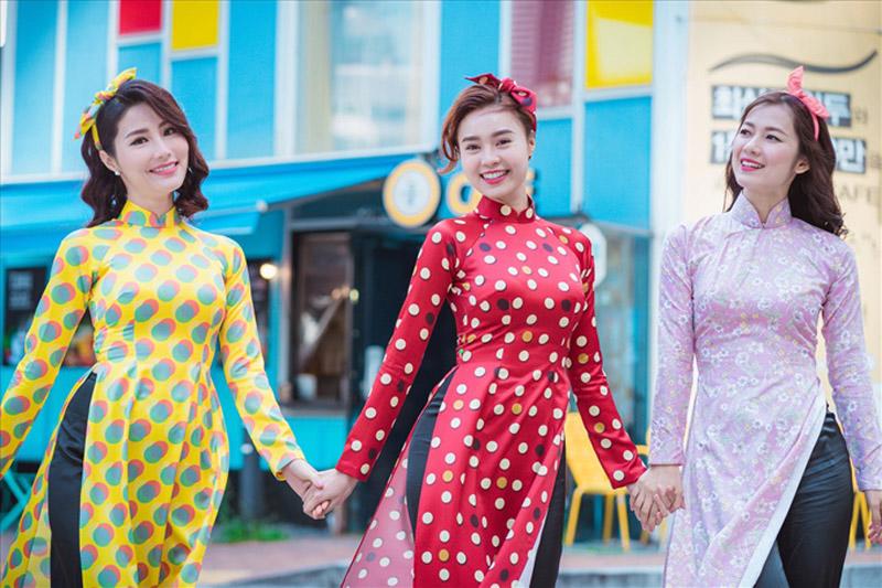 Cách mặc áo dài đẹp theo dáng người đúng chuẩn phụ nữ Việt Nam