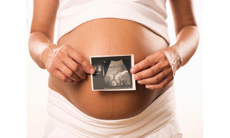 Những ý tưởng chụp hình em bé khi mẹ mang thai